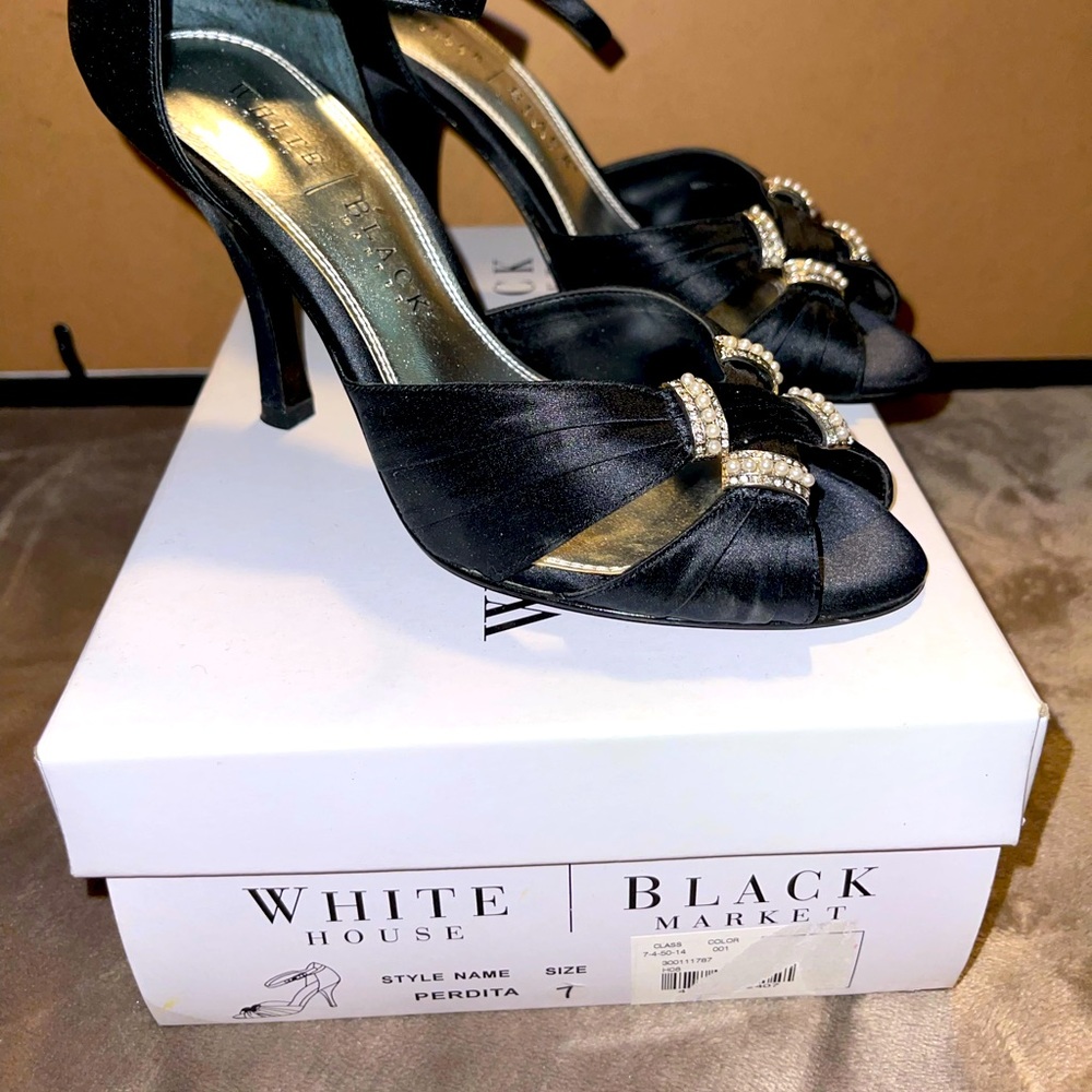White House black market size 7 elegant heels with diamonds and pearls